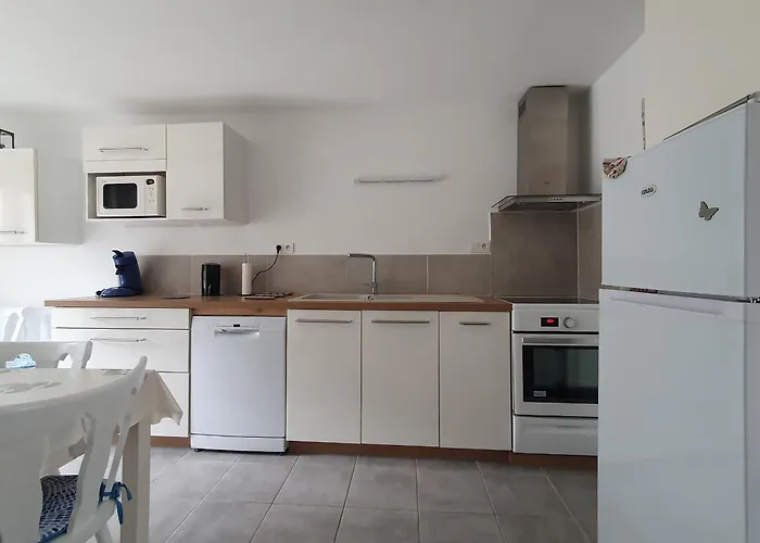 Hébergement de vacances Maison De à 300m De La à - 6 Pers, Terrasse, Parking, Proche Forêt - Fr-1-476-167 *